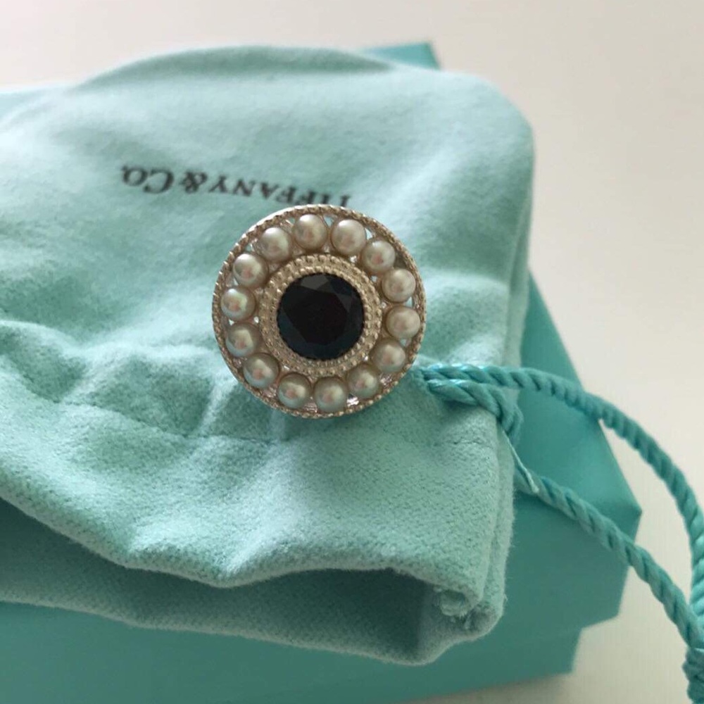 Authentic Tiffany&Co pearl and black onyx ring-4